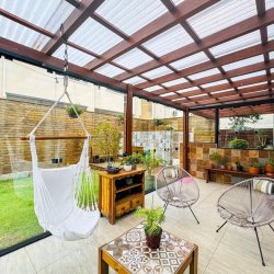 Casa Residencial com 239m², 5 quartos (sendo 1 suíte), 2 garagens, no bairro Carianos em Florianópolis