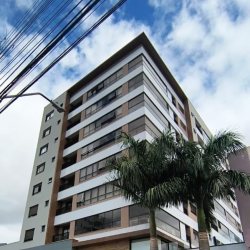 Apartamentos com 146m², 3 quartos (sendo 3 suítes), 3 garagens, no bairro Balneário em Florianópolis