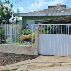 Casa Residencial com 70m², 3 quartos, 1 garagem, no bairro Barreiros em São José