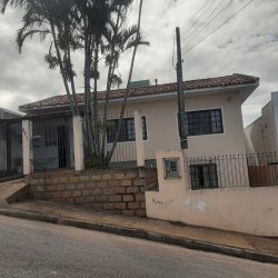 Casa Residencial com 150m², 3 quartos, 1 suíte, 1 garagem, no bairro Serraria em São José