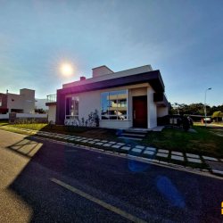 Casa em Condomínio com 204m², 3 quartos, 1 suíte, 2 garagens, no bairro São João Do Rio Vermelho em Florianópolis