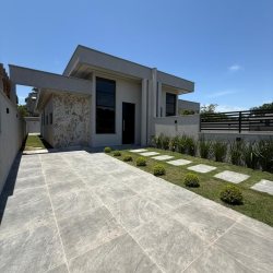 Casa Residencial com 98m², 3 quartos, 1 suíte, 2 garagens, no bairro São João Do Rio Vermelho em Florianópolis