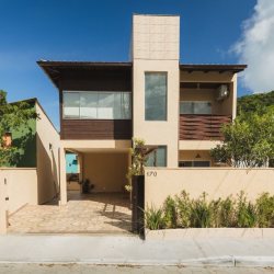 Casa Residencial com 160m², 4 quartos, 2 garagens, no bairro Rio Tavares em Florianópolis