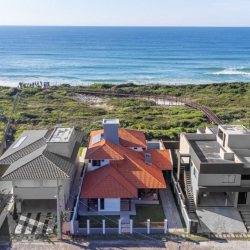 Casa em Condomínio com 279m², 5 quartos, 2 suítes, 2 garagens, no bairro Morro das Pedras em Florianópolis