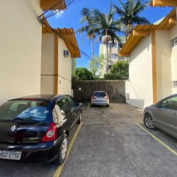 Apartamentos com 39m², 1 quarto, 1 garagem, no bairro Carvoeira em Florianópolis