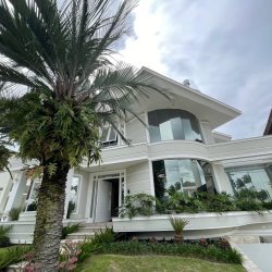 Casa Residencial com 416m², 5 quartos, 5 suítes, 6 garagens, no bairro Jurerê Internacional em Florianópolis
