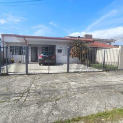 Casa Residencial com 153m², 3 quartos, 1 suíte, no bairro Itacorubi em Florianópolis