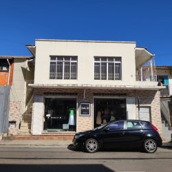 Predio com 230m², no bairro Barreiros em São José