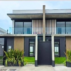 Sobrado Residencial com 200m², 4 quartos (sendo 4 suítes), 3 garagens, no bairro Ingleses do Rio Vermelho em Florianópolis