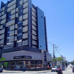 Sala com 41m², 1 garagem, no bairro Balneário em Florianópolis