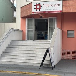 Loja com 39m², no bairro Barreiros em São José