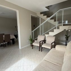 Casa Residencial com 222m², 9 quartos (sendo 1 suíte), 4 garagens, no bairro Cachoeira Do Bom Jesus em Florianópolis