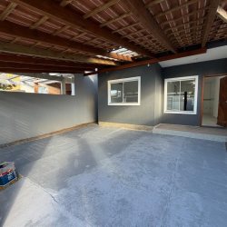 Casa Residencial com 66m², 2 quartos (sendo 1 suíte), 2 garagens, no bairro São João Do Rio Vermelho em Florianópolis