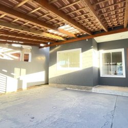 Casa Residencial com 66m², 2 quartos (sendo 1 suíte), 2 garagens, no bairro São João Do Rio Vermelho em Florianópolis