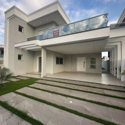 Casa Residencial com 244m², 3 quartos (sendo 3 suítes), 2 garagens, no bairro Ingleses do Rio Vermelho em Florianópolis