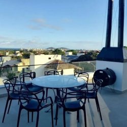 Casa Residencial com 430m², 10 quartos (sendo 6 suítes), 5 garagens, no bairro RIO TAVARES em Florianópolis