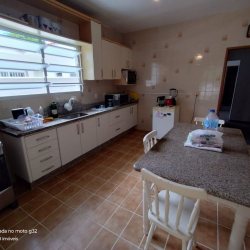 Casa Residencial com 159m², 4 quartos, 2 garagens, no bairro Córrego Grande em Florianópolis