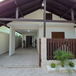 Casa Residencial com 116m², 5 quartos (sendo 1 suíte), 2 garagens, no bairro Ingleses do Rio Vermelho em Florianópolis