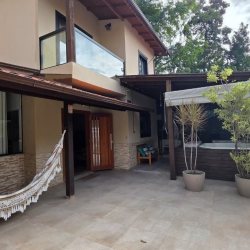 Casa Residencial com 100m², 3 quartos (sendo 1 suíte), 2 garagens, no bairro Rio Tavares em Florianópolis