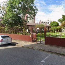 Casa Residencial com 297m², 3 quartos (sendo 1 suíte), 2 garagens, no bairro Estreito em Florianópolis