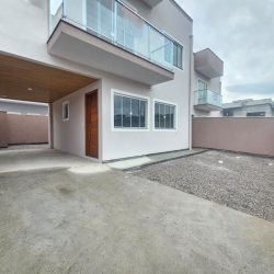 Casa Residencial com 109m², 3 quartos (sendo 1 suíte), 2 garagens, no bairro Rio Caveiras em Biguaçu
