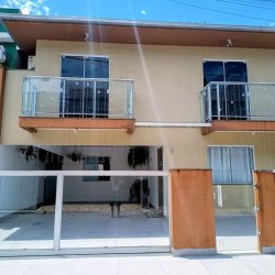 Casa Residencial com 250m², 3 quartos (sendo 1 suíte), 3 garagens, no bairro Ingleses do Rio Vermelho em Florianópolis
