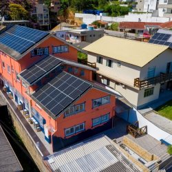 Casa Residencial com 168m², 2 garagens, no bairro Carvoeira em Florianópolis