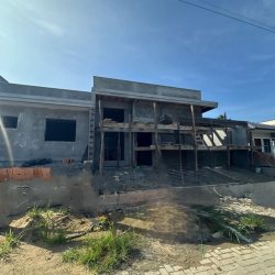 Casa Residencial com 78m², 2 quartos (sendo 1 suíte), 1 garagem, no bairro Forquilhas em São José