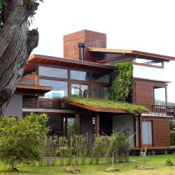 Casa Residencial com 362m², 3 quartos (sendo 1 suíte), 2 garagens, no bairro Rio Tavares em Florianópolis