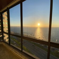 Apartamentos com 283m², 3 quartos (sendo 2 suítes), 2 garagens, no bairro Beira Mar em Florianópolis