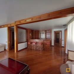 Apartamentos com 283m², 3 quartos (sendo 2 suítes), 2 garagens, no bairro Beira Mar em Florianópolis