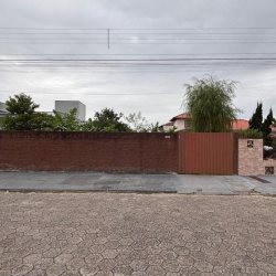 Terrenos Residenciais com 360m², no bairro Carianos em Florianópolis