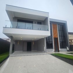 Casa Residencial com 195m², 3 quartos (sendo 3 suítes), 2 garagens, no bairro Carianos em Florianópolis