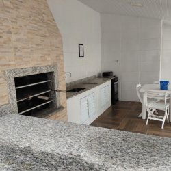 Casa Residencial com 193m², 4 quartos (sendo 2 suítes), 2 garagens, no bairro Córrego Grande em Florianópolis
