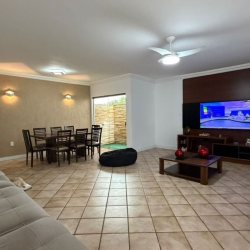 Casa Residencial com 193m², 4 quartos (sendo 2 suítes), 2 garagens, no bairro Córrego Grande em Florianópolis