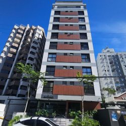 Apartamentos com 180m², 4 quartos (sendo 3 suítes), 4 garagens, no bairro Centro em Florianópolis
