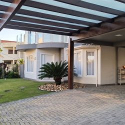 Casa em Condomínio com 355m², 3 quartos (sendo 1 suíte), 2 garagens, no bairro Morro das Pedras em Florianópolis