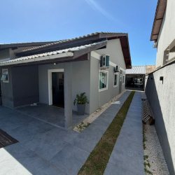 Casa Residencial com 190m², 3 quartos (sendo 1 suíte), 2 garagens, no bairro Ingleses do Rio Vermelho em Florianópolis