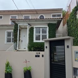 Casa Residencial/Comercial com 272m², 4 garagens, no bairro Agronômica em Florianópolis