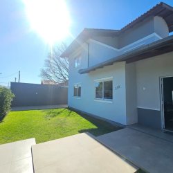 Casa Residencial com 234m², 4 quartos (sendo 2 suítes), 2 garagens, no bairro Campeche em Florianópolis
