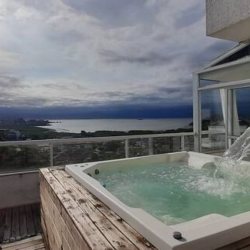Cobertura com 176m², 3 quartos (sendo 1 suíte), 2 garagens, no bairro Itacorubi em Florianópolis