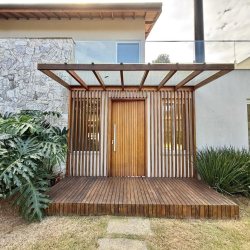 Casa em Condomínio com 197m², 4 quartos (sendo 4 suítes), 3 garagens, no bairro Limpa em Garopaba