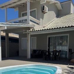 Casa Residencial com 215m², 4 quartos (sendo 1 suíte), 2 garagens, no bairro Campeche em Florianópolis