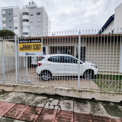 Casa Residencial com 142m², 4 quartos (sendo 1 suíte), 2 garagens, no bairro Balneário em Florianópolis