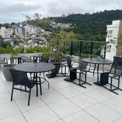 Apartamentos com 43m², 1 quarto (sendo 1 suíte), 1 garagem, no bairro Trindade em Floranópolis