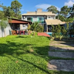Casa Residencial com 126m², 2 quartos (sendo 1 suíte), 3 garagens, no bairro São João Do Rio Vermelho em Florianópolis