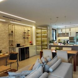 Casa Residencial com 236m², 4 quartos, 3 suítes, 4 garagens, no bairro Córrego Grande em Florianópolis