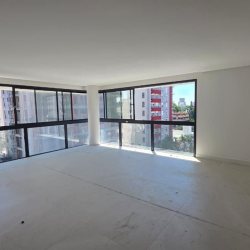 Apartamentos com 152m², 3 quartos, 3 suítes, 3 garagens, no bairro Centro em Florianópolis