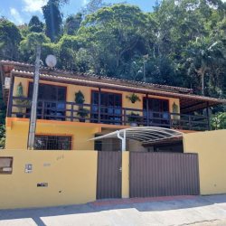Casa Residencial com 192m², 3 quartos, 1 suíte, 2 garagens, no bairro Forquilhinha em São José