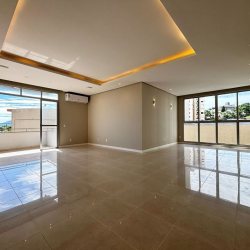 Apartamentos com 158m², 3 quartos, 1 suíte, 2 garagens, no bairro Centro em Florianópolis